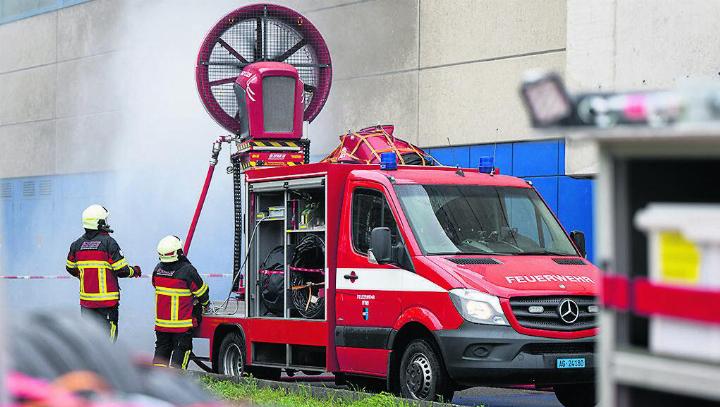 Zusehen, wie die Feuerwehr arbeitet und selber Hand anlegen, das ist möglich am «Family Fire Day» in Eiken. Foto: NFZ-Archiv