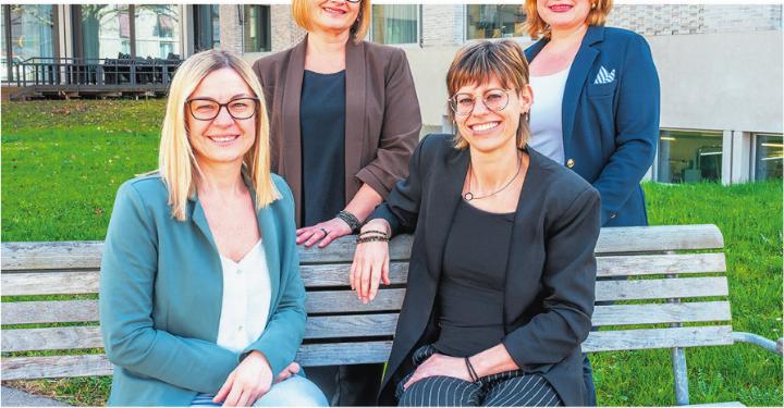 Ein starkes Team für den Rinau-Park (v.l.n.r): Silvia Horvat (Zentrumsleitung), Jasna Salm (Leitung Pflege und Betreuung), Stefanie Vogel (Leitung HR/Verwaltung) und Ilka Pietzak (Leitung Hotellerie und Wohnen). Foto: zVg