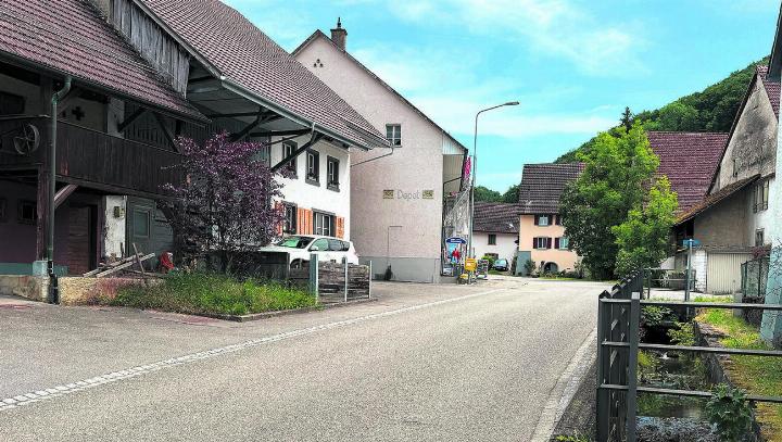 Geht es nach einigen Ittenthalern, so soll diese Strasse mit Tempo 30 belegt werden. Foto: Susanne Hörth