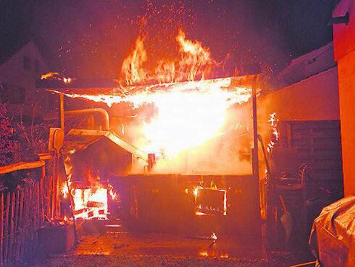 Das Feuer brach am Mittwochmorgen kurz vor 6 Uhr aus. Foto: zVg