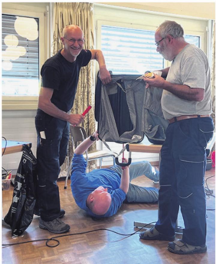 Die Tüftler und Tüftlerinnen reparierten erfolgreich Alltagsgegenstände. Fotos: zVg Die Tüftler und Tüftlerinnen reparierten erfolgreich Alltagsgegenstände. Fotos: zVg