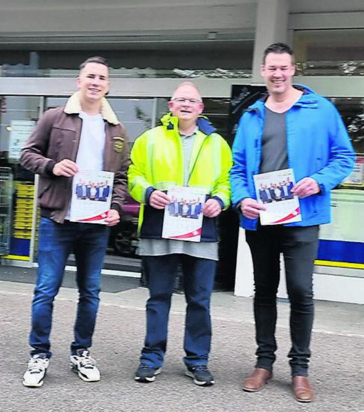 Die Grossratskandidaten Rainer Kunz (von links) und Martin Meier mit Nationalrat Christoph Riner. Foto: zVg