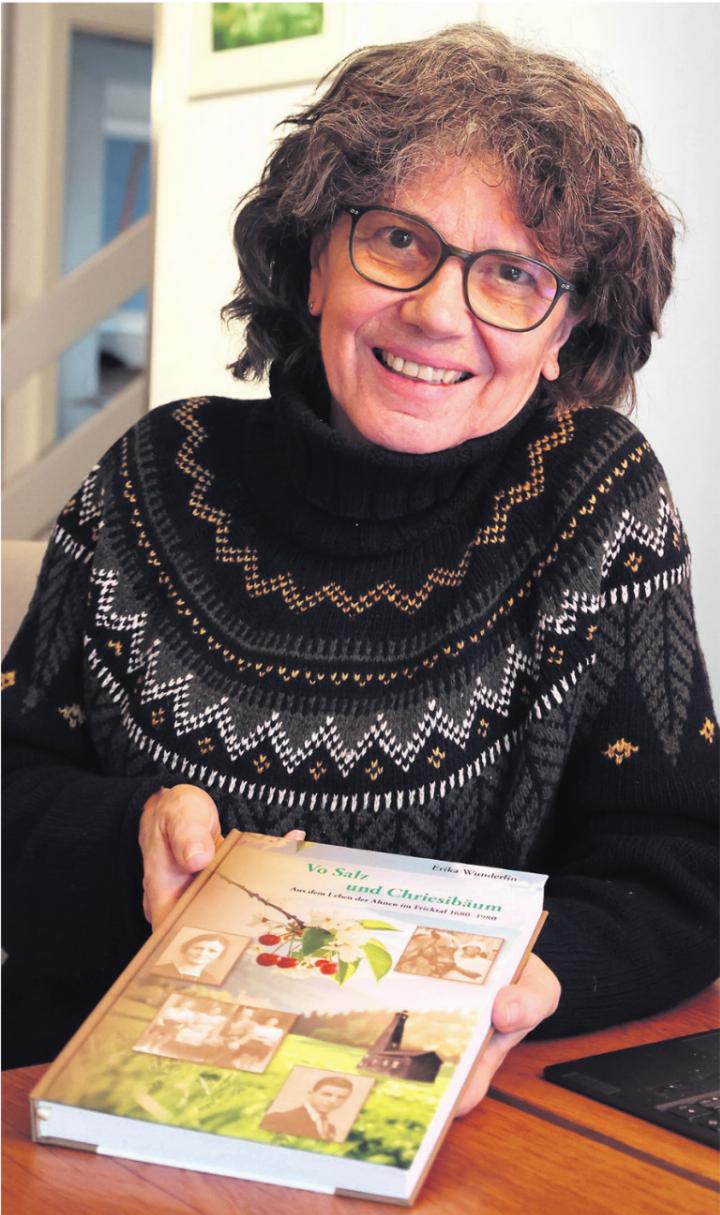 Es interessiert sie, wie die Menschen im Fricktal früher lebten. Die pensionierte Aargauer Kantonstierärztin, Erika Wunderlin, hat vor Kurzem ein Buch über ihre Familiengeschichte von 1680 bis 1980 veröffentlicht. Foto: Janine Tschopp