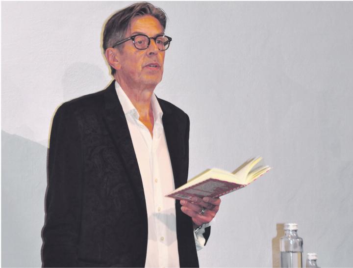 Pedro Lenz schloss das Bözer Kulturjahr mit seiner Lesung «Zärtlechi Zunge». Foto: Vreni Weber Pedro Lenz schloss das Bözer Kulturjahr mit seiner Lesung «Zärtlechi Zunge». Foto: Vreni Weber