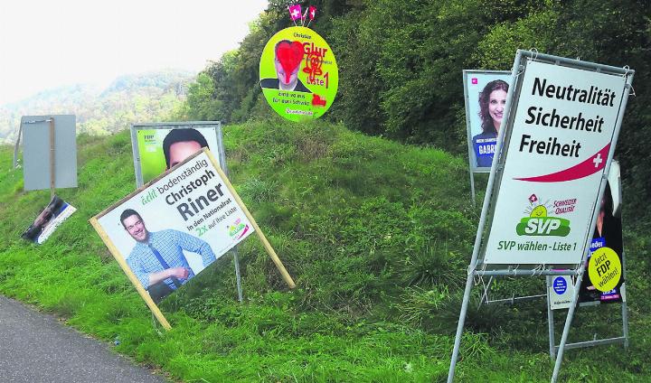 Ausgangs Kaisten in Richtung Laufenburg wurden mehrere Wahlplakate Ziele von Vandalismus. Foto: Susanne Hörth