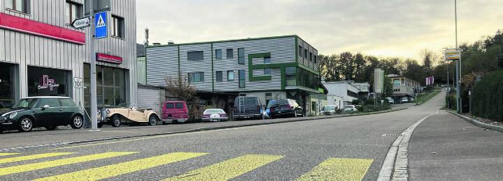 Von oben beim Dorfeingang (Höhe Finstergässli/Wolftürli) bis hier zur Kreuzung Bodenmatt-/Kohlackerstrasse bleibt es auf der Kapellenstrasse bei Tempo 50.