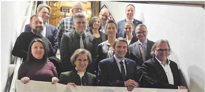 Die Hochrheinkommission widmet sich der grenzüberschreitenden Zusammenarbeit am Hochrhein. Partner sind die Kantone Aargau und Schaffhausen, das Land Baden-Württemberg, die Landkreise Lörrach und Waldshut, der Regionalverband Hochrhein-Bodensee und die Planungsverbände Fricktal Regio und Zurzibiet Regio. Foto: zVg Die Hochrheinkommission widmet sich der grenzüberschreitenden Zusammenarbeit am Hochrhein. Partner sind die Kantone Aargau und Schaffhausen, das Land Baden-Württemberg, die Landkreise Lörrach und Waldshut, der Regionalverband Hochrhein-Bodensee und die Planungsverbände Fricktal Regio und Zurzibiet Regio. Foto: zVg