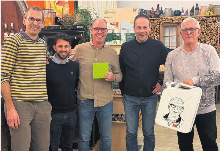 Bisherige und neue Vorstandsmitglieder (von links): Roger Kalt (Sekretariat), Valeriano Vaccalluzzo (neu Präsident), Lukas Zumsteg (abtretender Präsident), Michael Hayek (neu Kassier) sowie Kurt Bräm (abtretender Kassier). Foto: zVg Bisherige und neue Vorstandsmitglieder (von links): Roger Kalt (Sekretariat), Valeriano Vaccalluzzo (neu Präsident), Lukas Zumsteg (abtretender Präsident), Michael Hayek (neu Kassier) sowie Kurt Bräm (abtretender Kassier). Foto: zVg