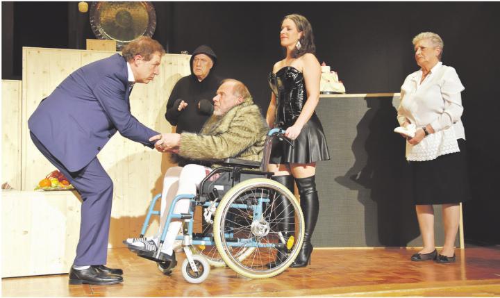 Achtsamkeits-Anwalt mischt Unterwelt-Milieu auf. Fotos: Manuel Hörth