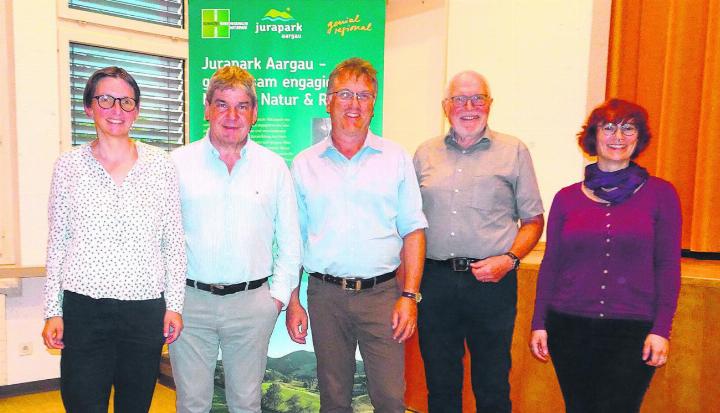 Eng mit dem Jurapark verbunden: Christine Neff (von links), Thomas Vetter, Gunthard Niederbäumer, Rudolf Lüscher und Anna Hoyer. Foto: Susanne Hörth