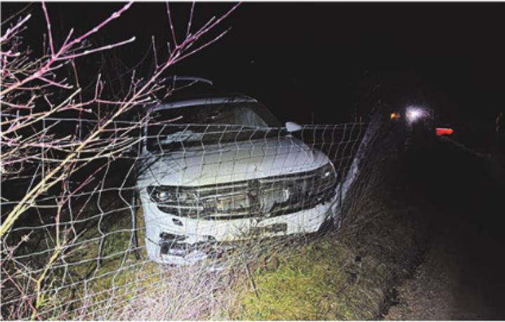 Ein 19-Jähriger kollidierte in Hornussen nach einem Selbstunfall mit einem Zaun. Foto: zVg