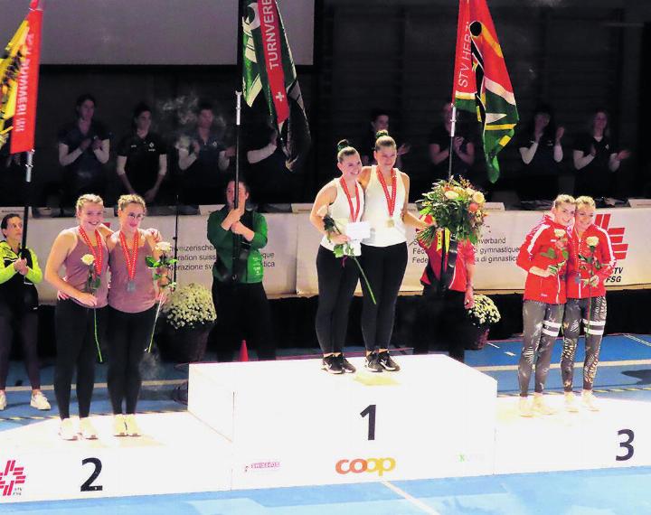 Franziska Kramer und Eliane Kläusler wurden Dritte im Aerobic-Paar-Wettbewerb. Foto: zVg