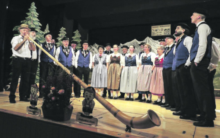 Der Jodlerklub Frick begeisterte das Publikum mit seiner vielfältigen «Alpstubete». Foto: zVg