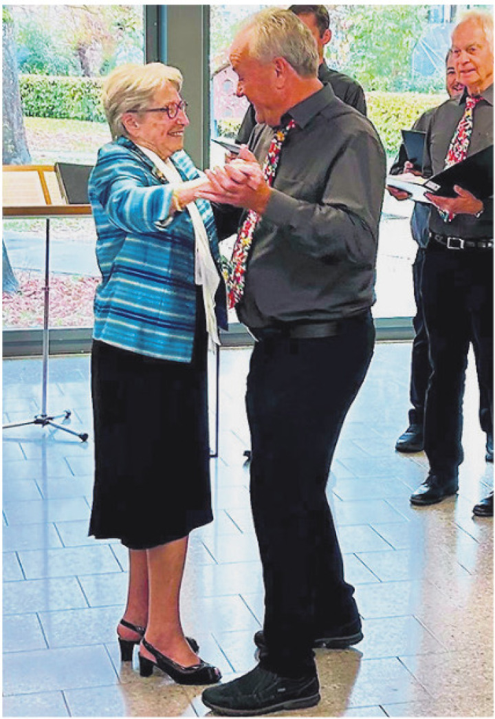 Und zum «Bajazzo» des Männerchors ein Walzer. Und zum «Bajazzo» des Männerchors ein Walzer.