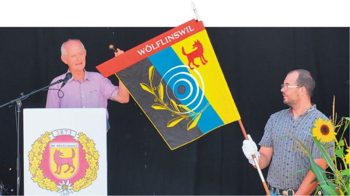 Christoph Küng und Mike Lenzin bei der Segnung der neuen Standarte. Foto: zVg