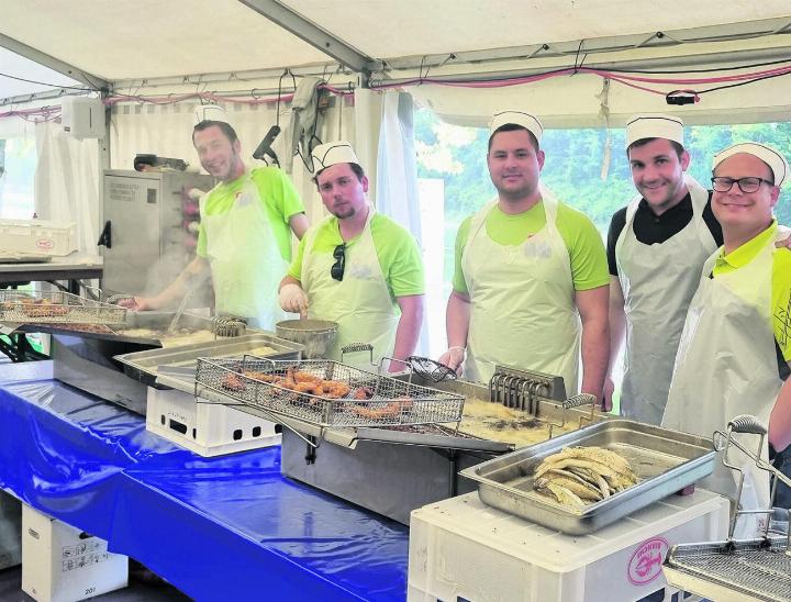 Die Fritteure bei der Arbeit Foto: zVg