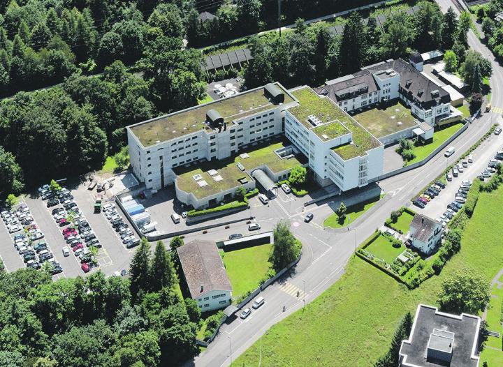 In den verschiedenen Betrieben des Gesundheitszentrums Fricktal arbeiten insgesamt 1166 Personen – hier das Spital Rheinfelden. Foto: Gerry Thönen