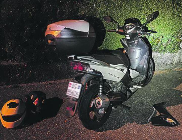 Der Roller knallte gegen einen Gartenzaun. Foto: zVg