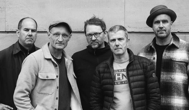 Try Again – der Rock und Pop Leckerbissen aus dem Fricktal (von links): Tobias Schmid (guitars, keys), Marc Böller (vocals, guitars), Reto Kyburz (e-bass), Beda Brühlhart (keys, guitars), Dionys Müller (drums). Foto: zVg