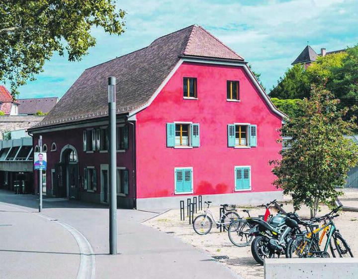 Der Platz vor dem Roten Haus wird zum Idi-Furrer-Platz.
