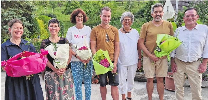 Christina Lobsiger neue Schulleiterin von Wölflinswil (v. l.), Corinne Tögel, Fränzi Kasper, Stefan Stillhart, Brigitte Sattler, Thomas Walde und Jürg Renold. Foto: zVg
