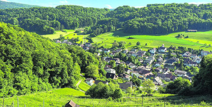 Ein Dorf mit Herz, Aussicht und lebendiger Gemeinschaft.