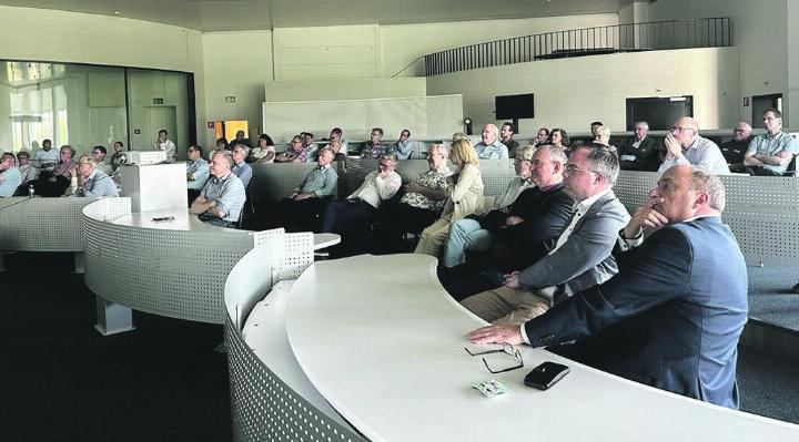 Die Fraktion zu Besuch bei der Flexbase AG. Foto: zVg