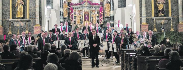 Die Musikgesellschaft Frick unter der neuen musikalischen Leitung von Benjamin Pallagi konzertierte in der Röm.-Kath. Kirche in Frick. Foto: zVg