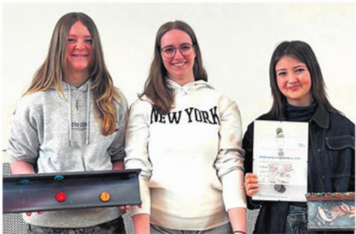 Die drei Lernenden Alessia Rotzinger (v. l.), Irina Mathis und Ana Surkuljevic nahmen am Wettbewerb des Kantons Aargau teil. Foto: zVg