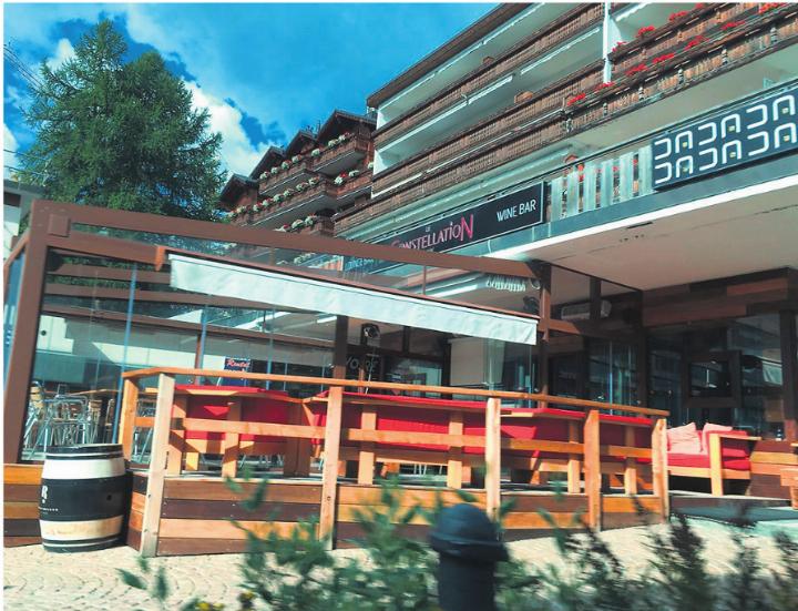 In dieser Bar in Crans-Montana brannte es in der Neujahrsnacht. Foto: zVg