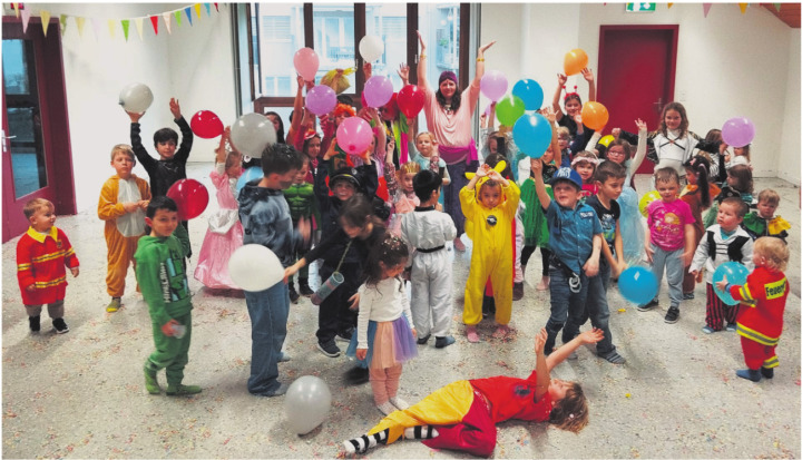 Die kleinen Närrinnen und Narren haben an der Kinderfasnacht in Mumpf ausgelassen gefeiert. Foto: zVg
