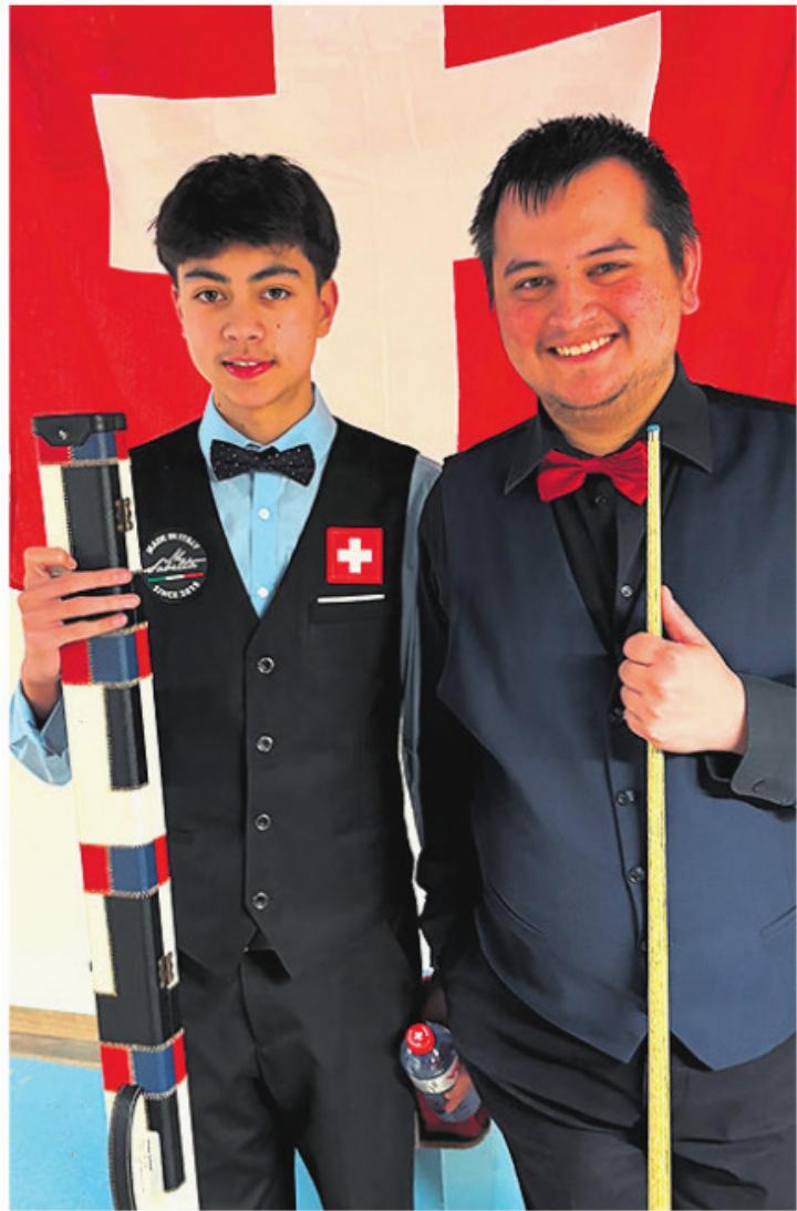 Jenson Schmid und Kevin Wegmann freuen sich über den 2. Platz im Team-Wettbewerb. Fotos: zVg