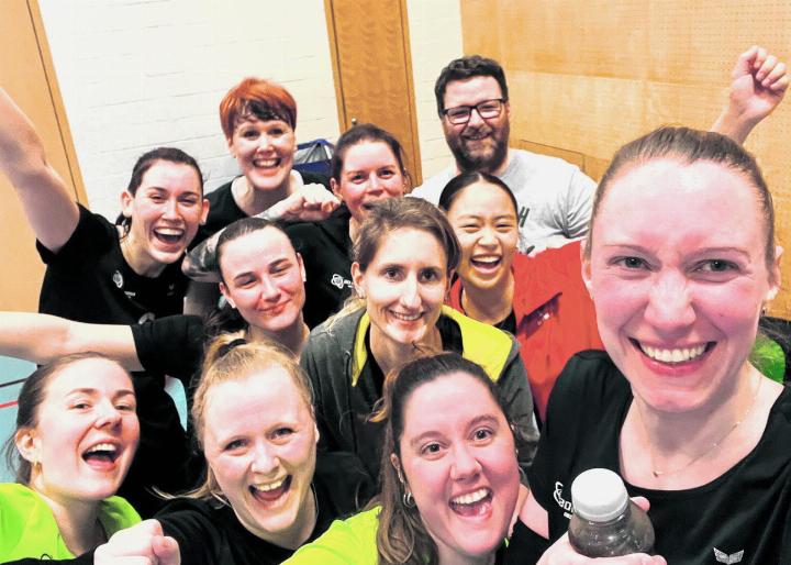 Das traditionelle Sieger-Selfie: Das 2. Liga-Team von Volley Smash 05 steht im Cup-Halbfinal. Foto: zVg