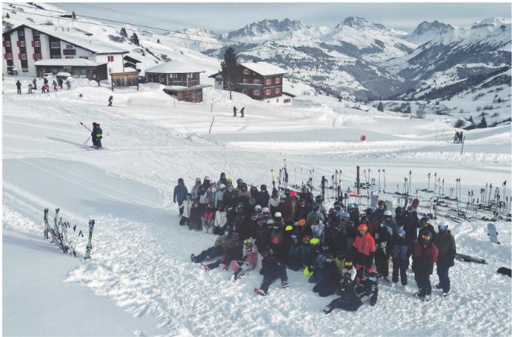 Stimmung gut: Auch wenn die Pisten nicht immer offen waren, erlebten die Schülerinnen und Schüler eine abwechslungsreiche Woche. Foto: zVg