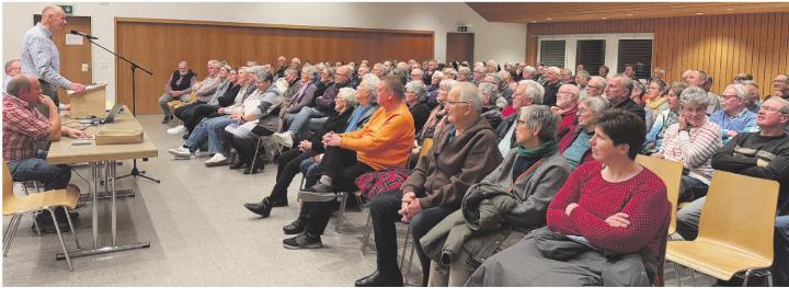 Grosses Interesse am Infoabend zu den zwei Haupttraktanden der bevorstehenden Gemeindeversammlung. Foto: Simone Rufli Grosses Interesse am Infoabend zu den zwei Haupttraktanden der bevorstehenden Gemeindeversammlung. Foto: Simone Rufli