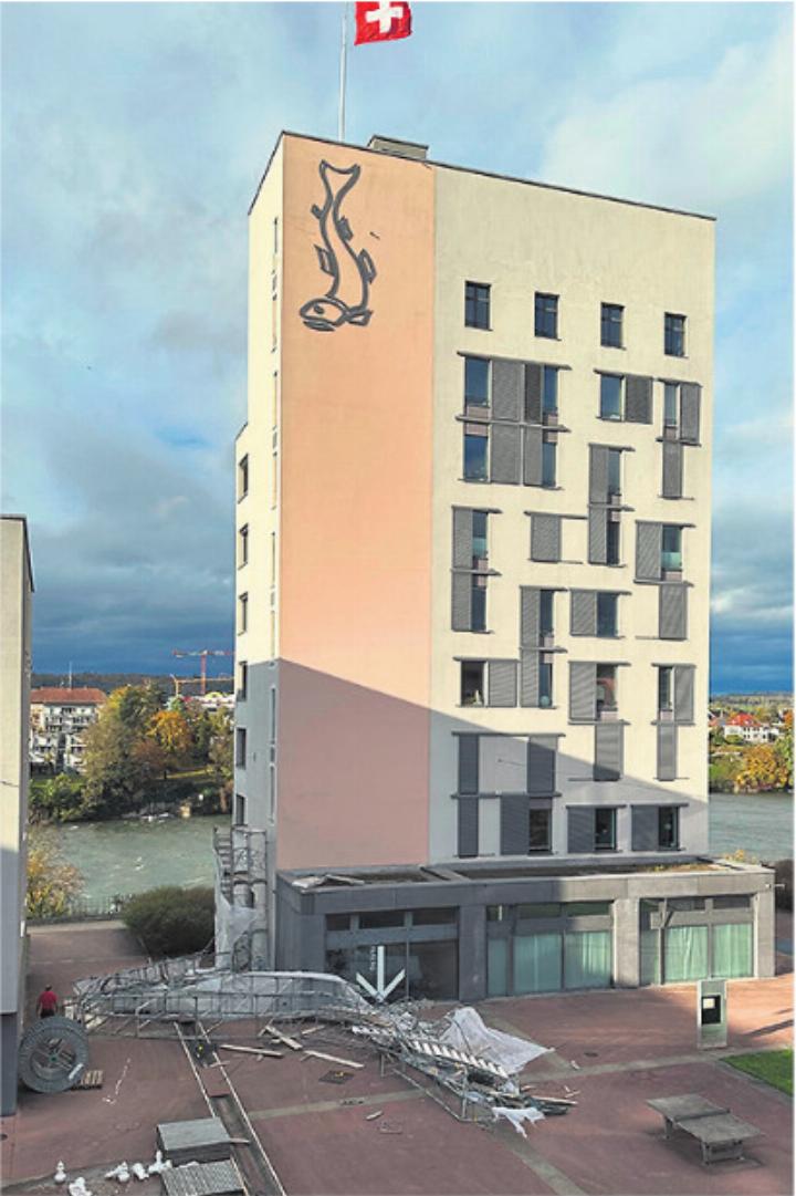 Umgestürztes Gerüst im Salmenpark. Foto: NFZ