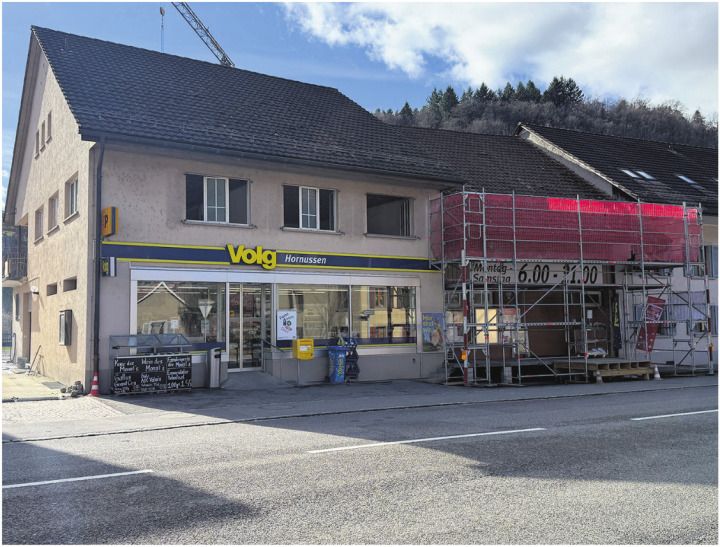 Umbauarbeiten am Volg-Gebäude in Hornussen. Über und neben dem Ladengeschäft entsteht Wohnraum.Fotos: Simone Rufli