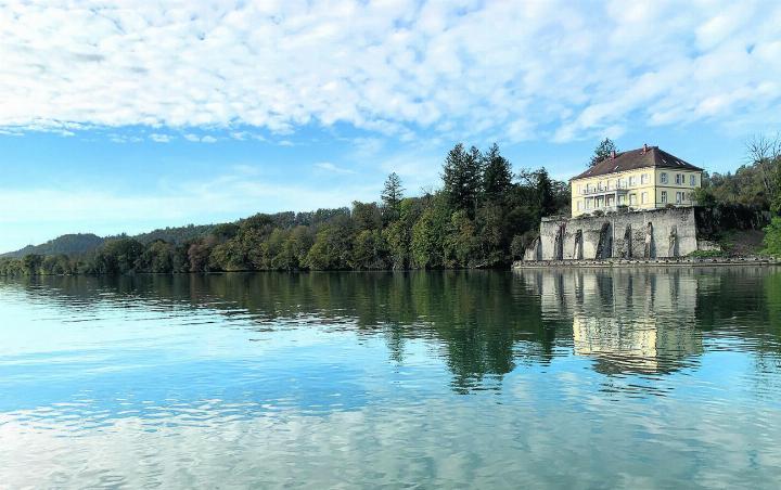 Stimmungsvoll: der Rhein bei Möhlin. Foto: Ivo Bosshard