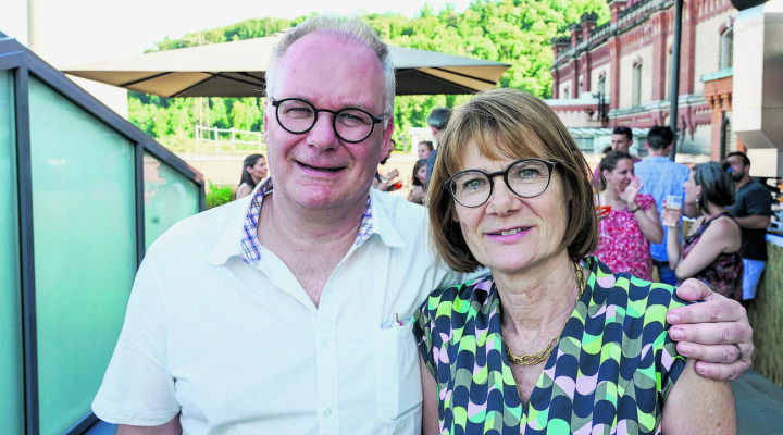 Schulleiter Frank Jonas und die Präsidentin des KUF-Vorstandes Susanna Schlittler zogen an der Jahresabschlussfeier eine positive Bilanz des vergangenen Schuljahrs. Foto: Edi Strub