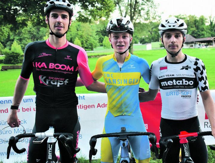 Das Hauptrennen wurde von Nicola Zumsteg, Gansingen (Mitte) vor Ursin Spescha (links) und Luca Schätti gewonnen. Foto: August Widmer