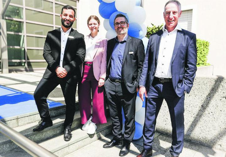 Sie haben die AKB-Immobilienmesse in Rheinfelden organisiert: Okan Kocabas (von links), Sarah Grütter, Michael Dörr und Lukas Fässler. Foto: Janine Tschopp