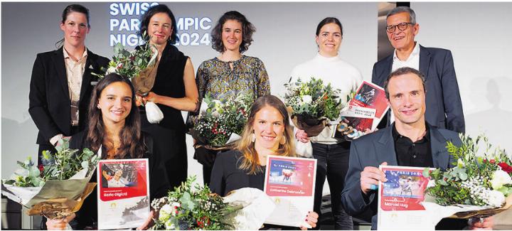 Die Medaillengewinner (vorne links Ilaria Olgiati) von Paris 2024 an der Swiss Paralympic Night. Foto: zVg