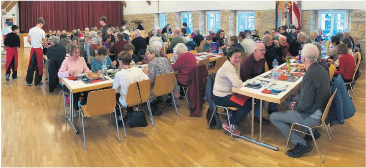 Schülerinnen und Schüler der 8. Klasse Religion organisierten den Suppenzmittag im Rampart zusammen mit dem Frauenbund Frick. Foto: zVg