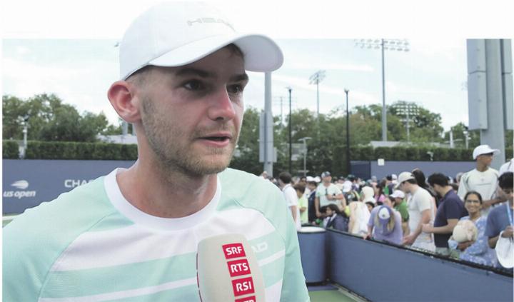 «Und diese Stimmung hier, das ist der Wahnsinn»: Jérôme Kym steht an den US Open in der zweiten Runde. Foto: screenshot SRF