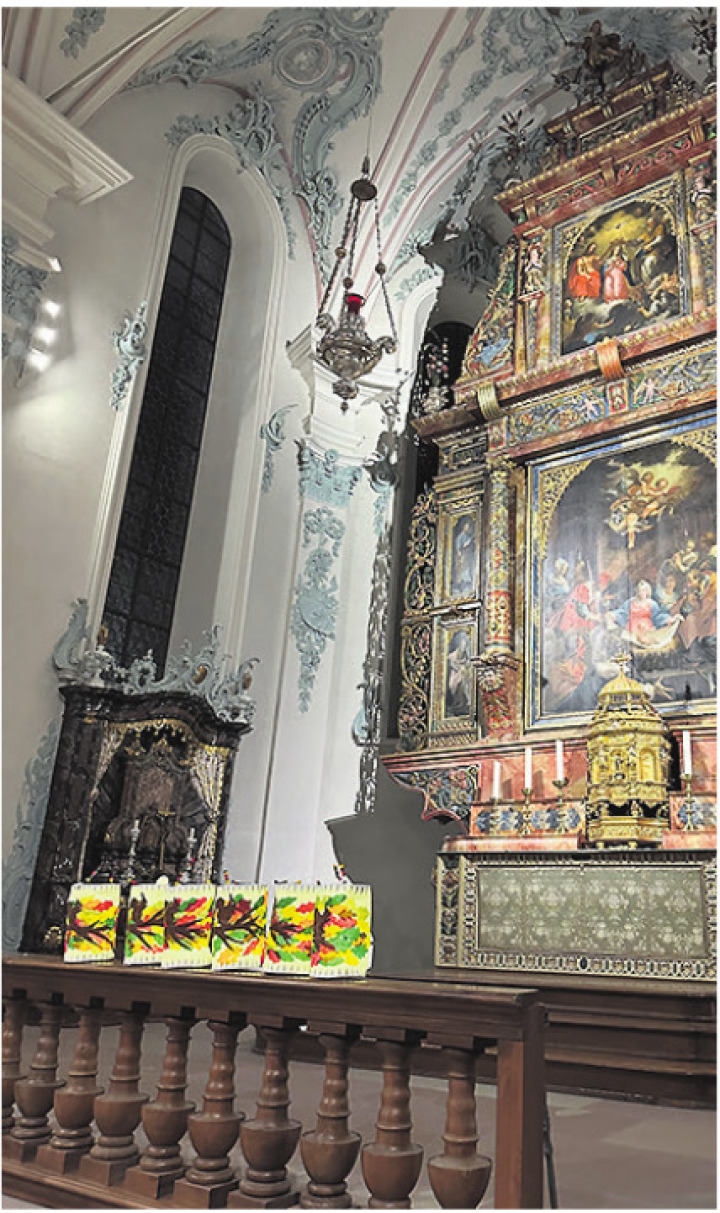 Bunte Laternen liessen die Kirche erstrahlen. Foto: zVg