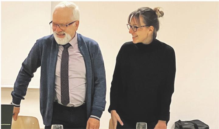 Präsident Pius Allemann und Chorleiterin Marie Minárová. Foto: zVg