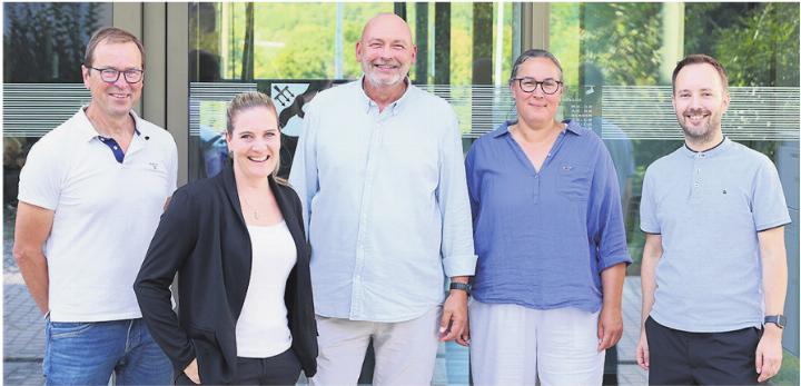 Vizeammann Ralf Dümpelmann (von links), Annick Caruso, Gemeindeammann Rainer Schaub, Viviane Raimann und Gabriel Ackermann. Foto: zVg