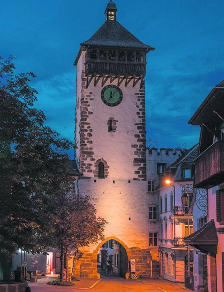 Neu beleuchtet: der Obertorturm