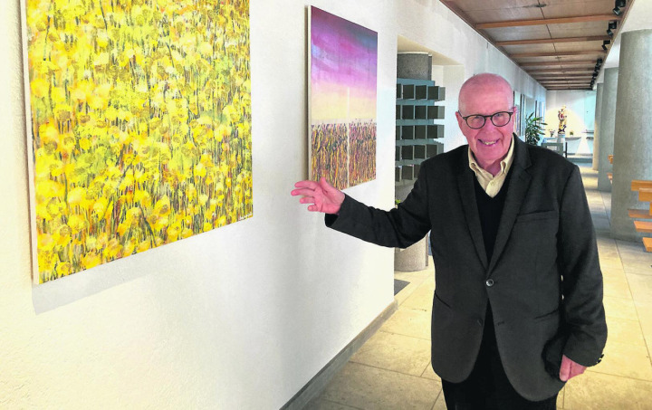 Franz Bucher, Innerschweizer Künstler, hat für die römisch-katholische Kirche in Möhlin den Stationenweg geschaffen. Die einzelnen Werke sind dauerhaft ausgestellt. Foto: Ronny Wittenwiler