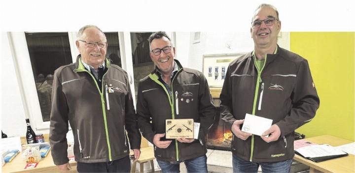 Toni Weiss, Gerhard Ehresheim und Hanspeter Schraner sind die Sieger der Jahresmeisterschaft 300 m. Foto: zVg